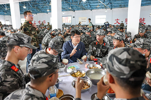 20210921_军训书记第一堂党课以及慰问 (39).jpg